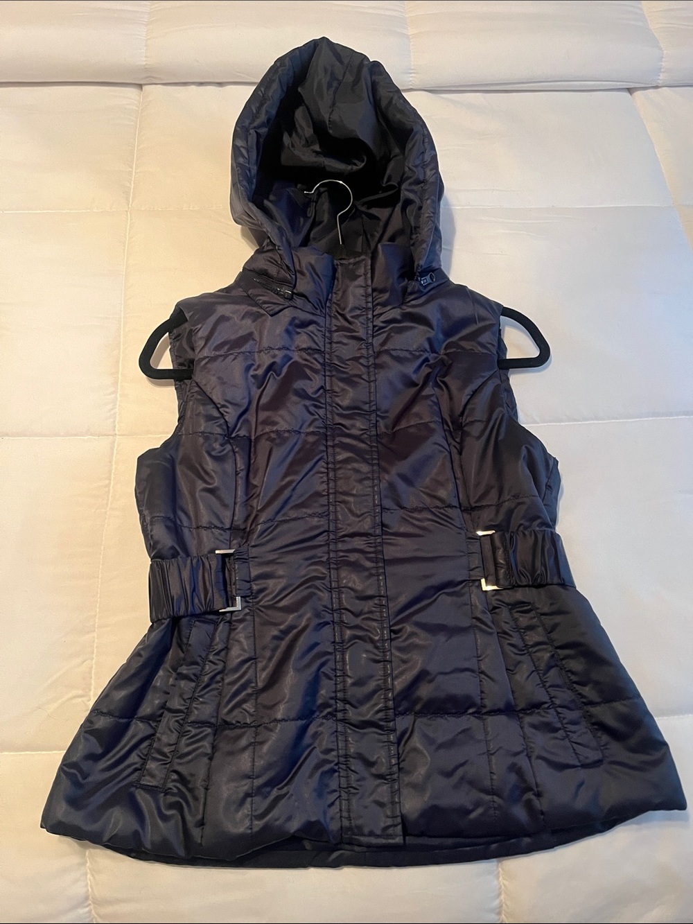 New York & Company Hooded Puffer Vest in Navy
